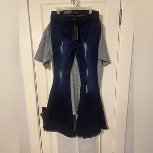 Says they fit like a 16 they do not they fit like a 12.